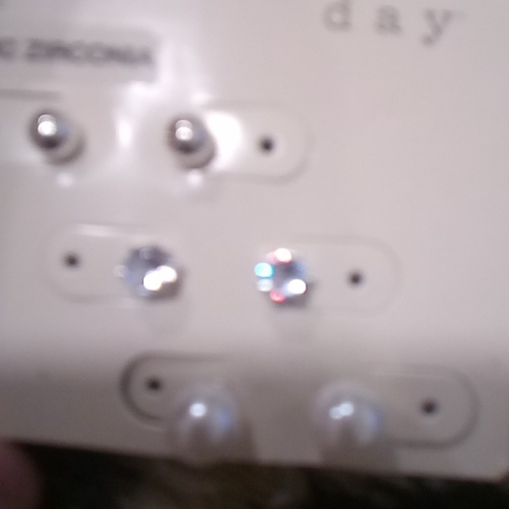 Earring bundle - Picture 2 of 4